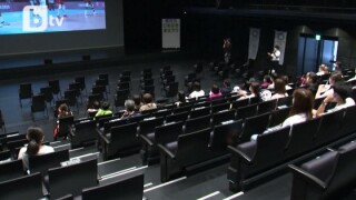 Маски, дистанция и без скандирания - олимпийските фенове... като на театър (ВИДЕО)