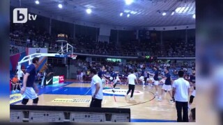 Напрежение в баскетбола заради липса на ток