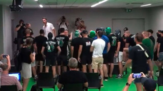 Фенове изгониха треньора, сменил подпийналия Просинечки 