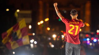 Хиляди тифози на 