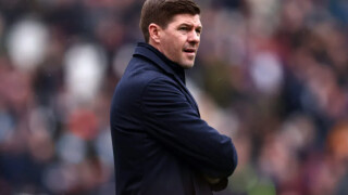 Стивън Джерард глобява за джапанки и торта