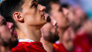 Кой е будителят на днешните деца? Историята, която трогна всички (СНИМКА)