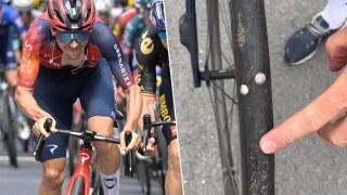 Банда идиоти: Хаос с хвърлени пирони на Тур дьо Франс