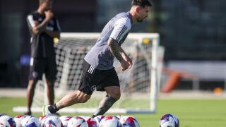 Един ден на Меси в Маями - Стоичков, блондинка и първа тренировка (ВИДЕО)