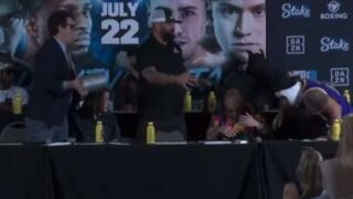 Боксьор хвърли кофа със суджук по мюсюлманин (ВИДЕО)