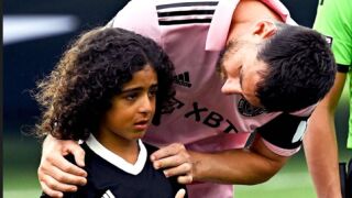 Моментът, в който Меси ти бърше сълзите (СНИМКИ+ВИДЕО)