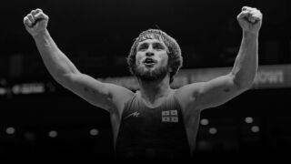 Преди месец се сбогува с борбата, а сега го намериха мъртъв в дома му 