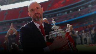 Въпреки преговорите с други, Тен Хаг остава в Юнайтед