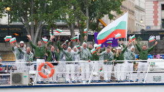 Париж 2024: Българската лодка премина по Сена (ГАЛЕРИЯ)