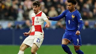 Доеше крави, а сега ще играе за Интер