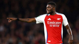 Бивш халф на Арсенал бе обвинен в 5 изнасилвания (ВИДЕО)