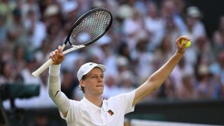 Синер отнесе контузения Джокович, излиза срещу Алкарас за титлата