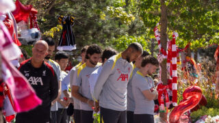 Трогателно: Ливърпул отдаде почит на Жота и брат му (ВИДЕО)