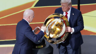 Доналд Тръмп си взе трофея вкъщи, даде реплика на Челси (ВИДЕО)
