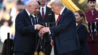 Доналд Тръмп открадна медала на звезда на Челси! (ВИДЕО)