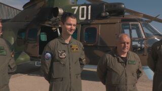 Снимка: Борбата с пожарите по въздух: Как армията помага за овладяването на огнената стихия?