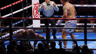 Усик нокаутира Дюбоа и отново е абсолютен шампион (ВИДЕО)