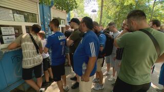 Опашките нямат край: Фенове на Левски щурмуваха билетите за Брага!