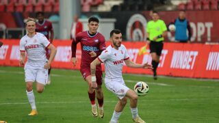 Национал продължава в Шефилд Юнайтед с рекорден трансфер