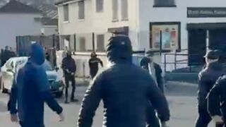 Меле между ултраси по чудо мина без жертви (ВИДЕО)