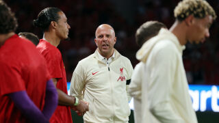 Цунами притесни Ливърпул