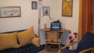 Бюро и за лаптопа!