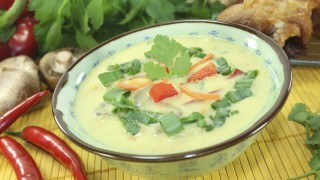 Пилешка супа с къри и сметана