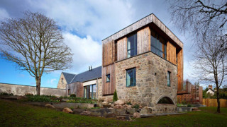 Дом на мечтите: Bogbain Mill Residence