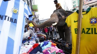 От днес светът е футбол