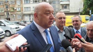 Кралев: Ще ни санкционират строго, ако се месим във футбола