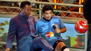 Пеле и Марадона ръка за ръка заради часовници