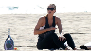 Мария Шарапова отново хвана тенис ракетата (СНИМКИ)