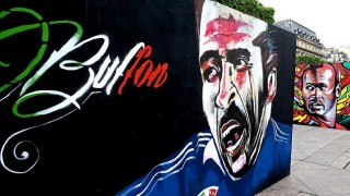 Футболът заля стените на Париж (ГАЛЕРИЯ)