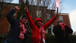 Феновете на Полша и Северна Ирландия също загряха с бой 