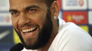 Дани Алвеш минава медицински прегледи 