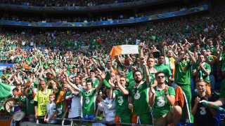 Кметът на Париж връчва орден на феновете на Ирландия