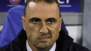 Петев остава в 