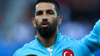 Арда Туран се отказа от националния, след като нападна журналист в самолет