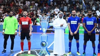 Бензема разпуска с футзал в Кувейт (ВИДЕО)