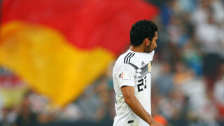 Освирквания за Гюндоган в Германия заради снимката с Ердоган (ВИДЕО)