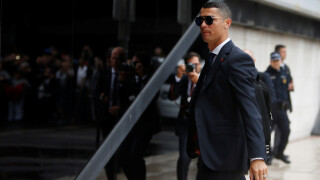 Дете проби охраната, за да прегърне Роналдо (ВИДЕО)