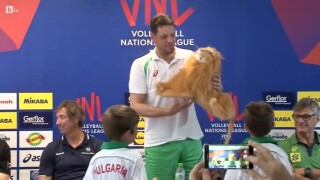 Торта и плюшен лъв изненадаха Пламен Константинов във Варна (ВИДЕО)