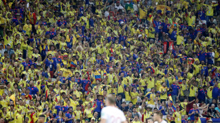 Уволниха от работа един от феновете с алкохолния бинокъл (ВИДЕО)