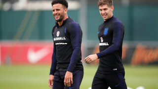 Кайл Уокър плаща татуировката върху лицето на фенка