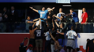 Болница ли? Марадона се лекува с текила! (ВИДЕО)