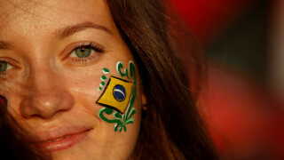 В Сърбия: Не можем да бием, но можем да целуваме! (СНИМКА)