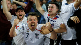 Англичани цамбурват в португалските фонтани (ВИДЕО)