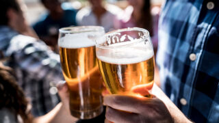 Фенове не издържат: Искаме бира!