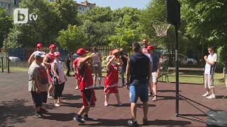 Да подариш рождения си ден на другите (ВИДЕО)