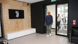 Сари пристигна в Торино. 